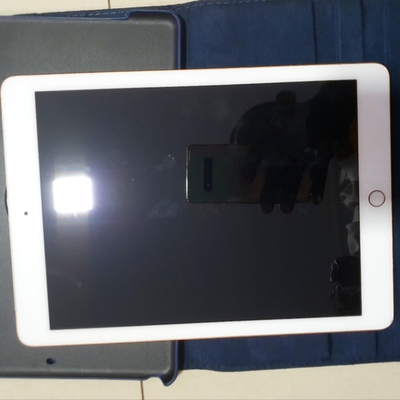 IPAD 6TH GEN 128GB Cellular/Wifi - Picture 4 of 16